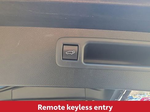 Used 2021 Toyota Highlander Limited image 18