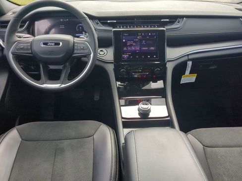 Used 2025 Jeep Grand Cherokee Altitude image 20