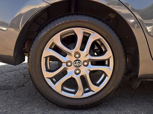Used 2019 Toyota Yaris LE FWD image 11