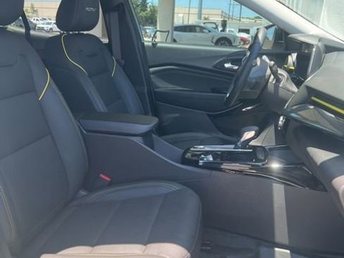 Used 2025 Chevrolet Trax ACTIV w/ Sunroof Package FWD image 17