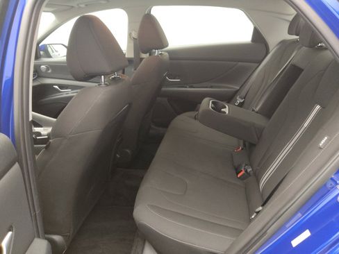 Used 2025 Hyundai Elantra SEL image 18