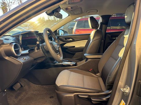 Used 2025 Chevrolet Trax LT image 27