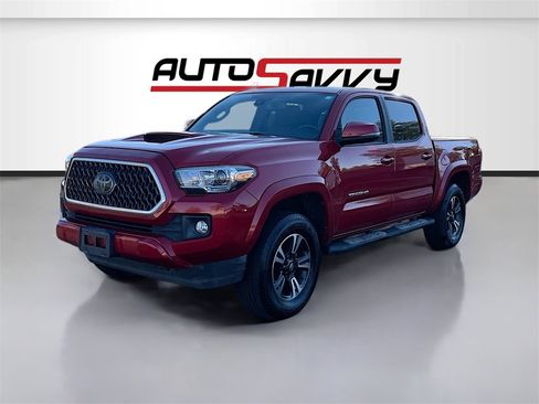 Used 2018 Toyota Tacoma TRD Sport image 3
