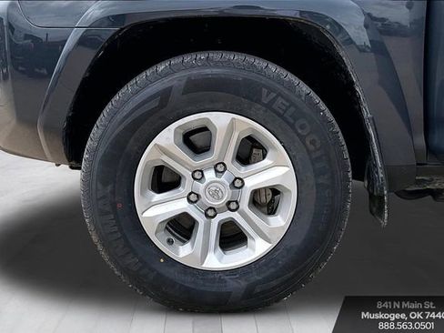 Used 2024 Toyota 4Runner SR5 AWD/4WD image 33