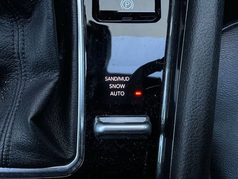 Used 2025 Jeep Compass Latitude image 23