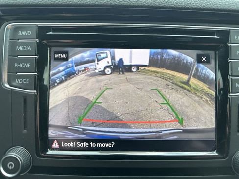 Used 2017 Volkswagen Jetta GLI image 17