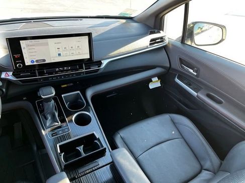 Used 2025 Toyota Sienna XSE image 14