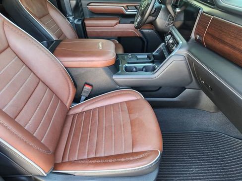 Used 2025 GMC Sierra 2500 Denali Ultimate image 11