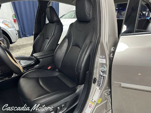 Used 2017 Toyota Prius Prime Advanced w/ Protection Package FWD image 7
