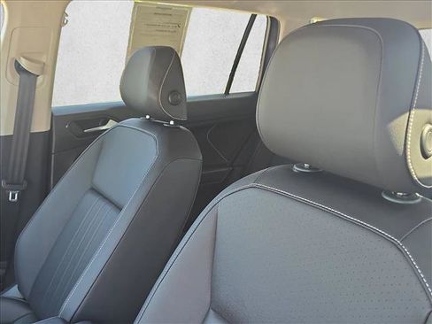 Used 2023 Volkswagen Tiguan SE FWD image 17