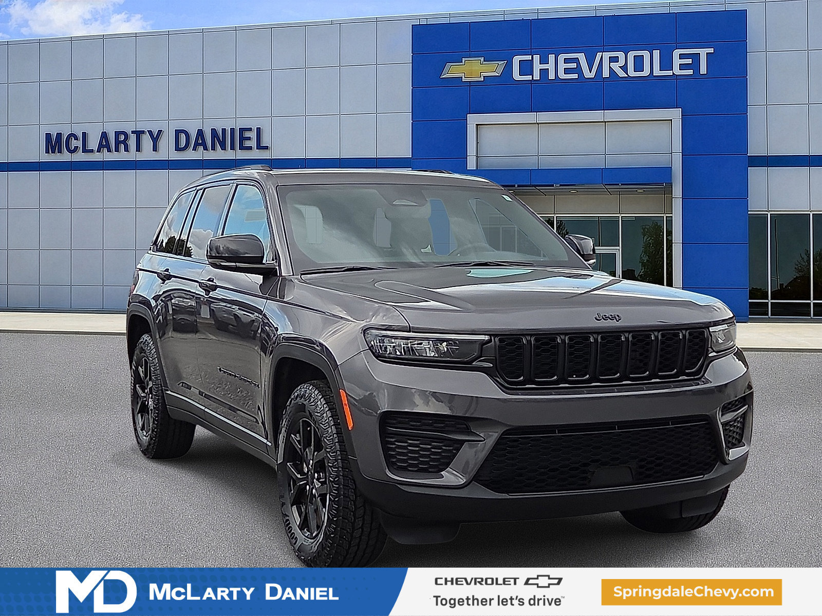 Used 2024 Jeep Grand Cherokee Altitude AWD/4WD image 1