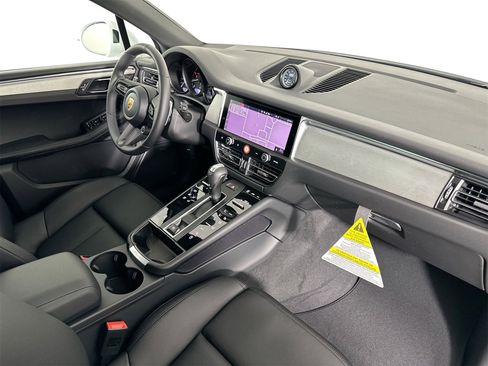 Certified 2026 Porsche Macan image 29