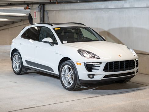 Certified 2018 Porsche Macan AWD/4WD image 7