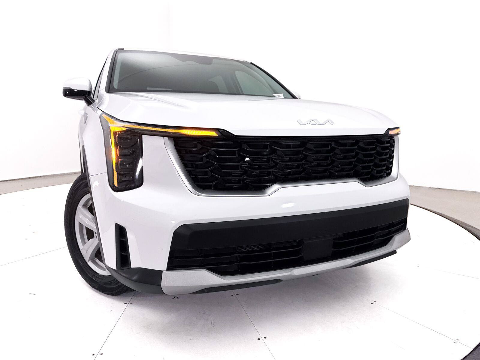 Used 2025 Kia Sorento LX FWD image 5