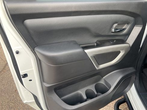 Certified 2024 Nissan Titan SV w/ SV Convenience Package image 11