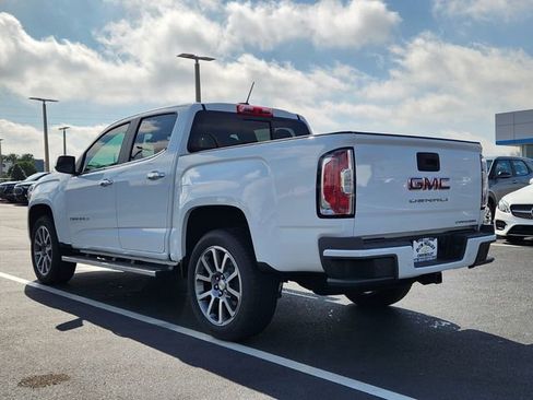 Used 2022 GMC Canyon Denali image 4