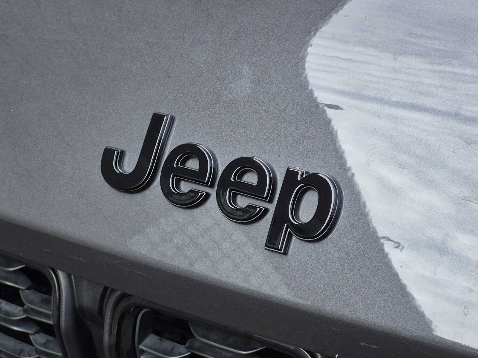 Used 2024 Jeep Grand Cherokee Altitude AWD/4WD image 12