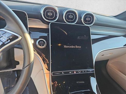 Used 2025 Mercedes-Benz GLC 300 4MATIC image 15