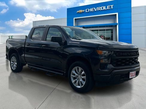 Used 2023 Chevrolet Silverado 1500 Custom AWD/4WD image 3