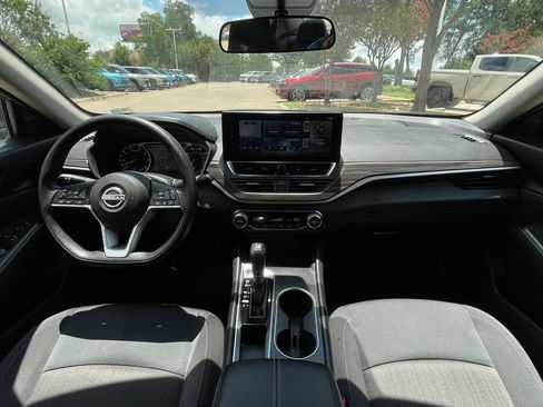 Used 2025 Nissan Altima 2.5 SV w/ SV Special Edition Package FWD image 10