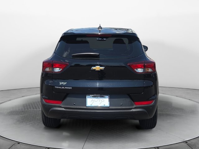 Used 2021 Chevrolet TrailBlazer LS FWD image 4