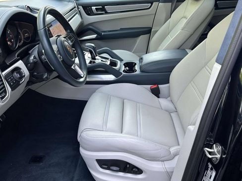 Certified 2022 Porsche Cayenne Turbo AWD/4WD image 19