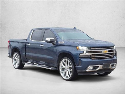 Used 2021 Chevrolet Silverado 1500 High Country w/ Technology Package AWD/4WD image 3