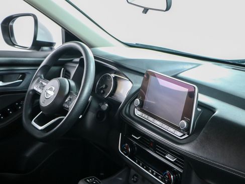Used 2024 Nissan Rogue SV FWD image 25