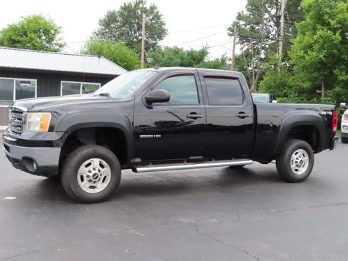 Used 2013 GMC Sierra 2500 SLE w/ SLE Preferred Package AWD/4WD image 2