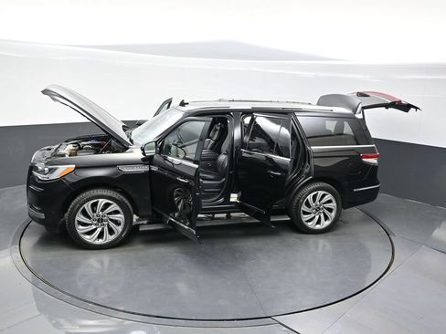 Used 2022 Lincoln Navigator Reserve AWD/4WD image 40