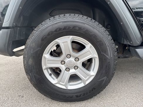 Used 2019 Jeep Wrangler Unlimited Sport S AWD/4WD image 12