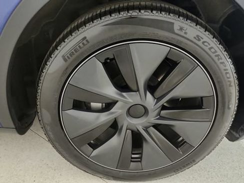 Used 2025 Tesla Model Y Long Range RWD image 96