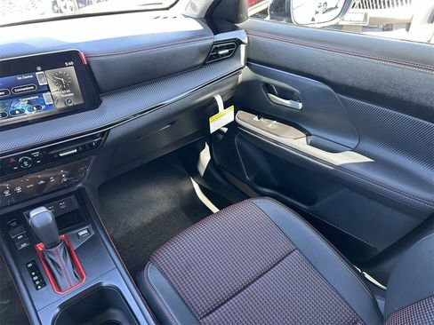New 2025 Nissan Kicks SR image 21