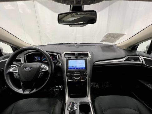 Used 2020 Ford Fusion SE FWD image 20