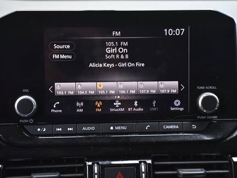 Used 2023 Nissan Pathfinder SV FWD image 16
