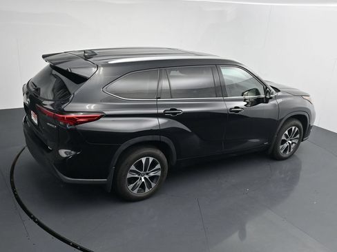 Used 2022 Toyota Highlander XLE AWD/4WD image 33
