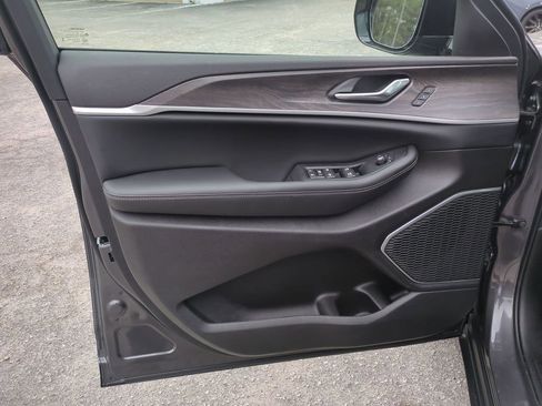 New 2026 Jeep Grand Cherokee L Limited w/ Luxury Tech Group II image 11