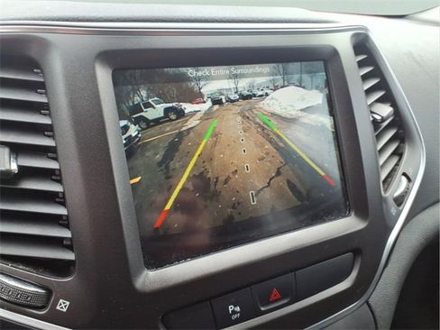 Used 2019 Jeep Cherokee Trailhawk w/ Comfort/Convenience Group image 23