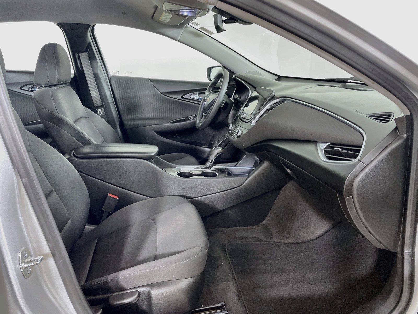 Used 2020 Chevrolet Malibu LT FWD image 26