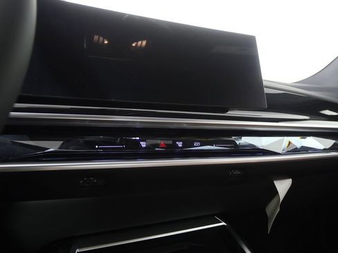 New 2026 BMW i7 xDrive60 w/ Executive Package AWD/4WD image 23