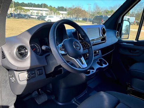 Used 2024 Mercedes-Benz Sprinter 2500 image 17