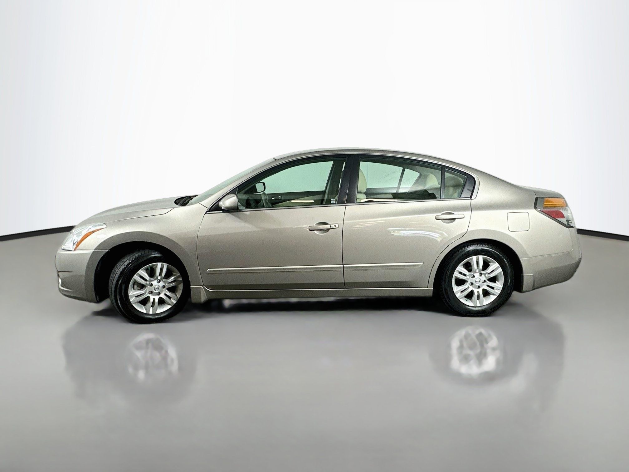 Used 2012 Nissan Altima 2.5 S w/ Convenience Pkg FWD image 4