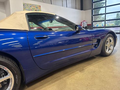 Used 2004 Chevrolet Corvette Convertible w/ Preferred Equipment Group RWD image 59