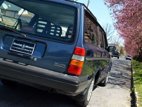 Used 1992 Volvo 240 Wagon RWD image 37