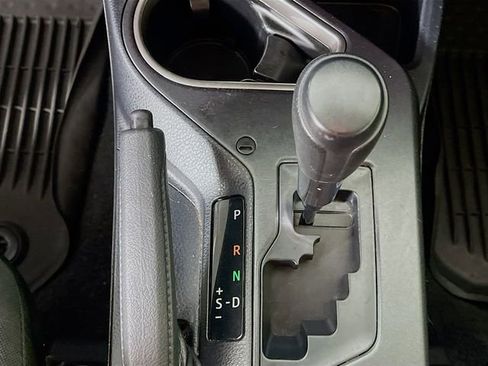 Used 2018 Toyota RAV4 LE image 17