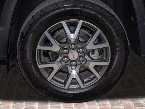 Used 2023 GMC Acadia SLE image 38