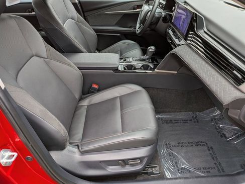 Used 2025 Toyota Camry XLE AWD/4WD image 29