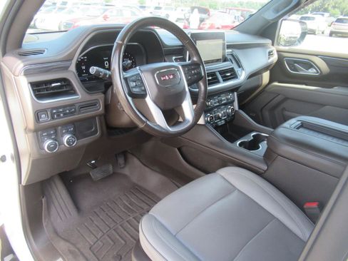 Used 2022 GMC Yukon XL SLT w/ SLT Premium Package AWD/4WD image 18