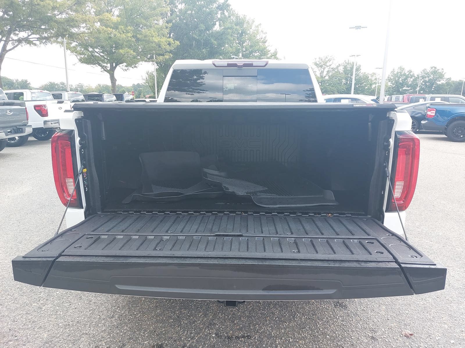 Used 2023 GMC Sierra 1500 Denali w/ Denali Carbonpro Edition AWD/4WD image 12