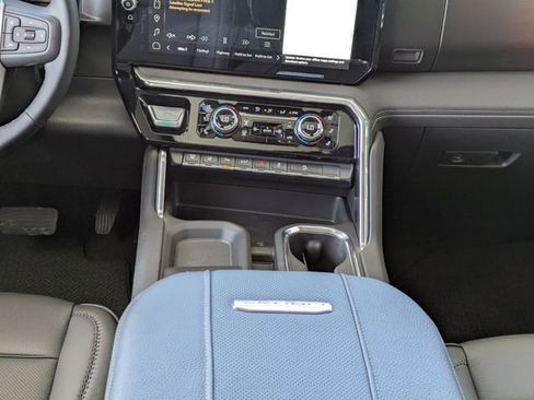 New 2026 GMC Sierra 2500 Denali w/ Denali Reserve Package image 18